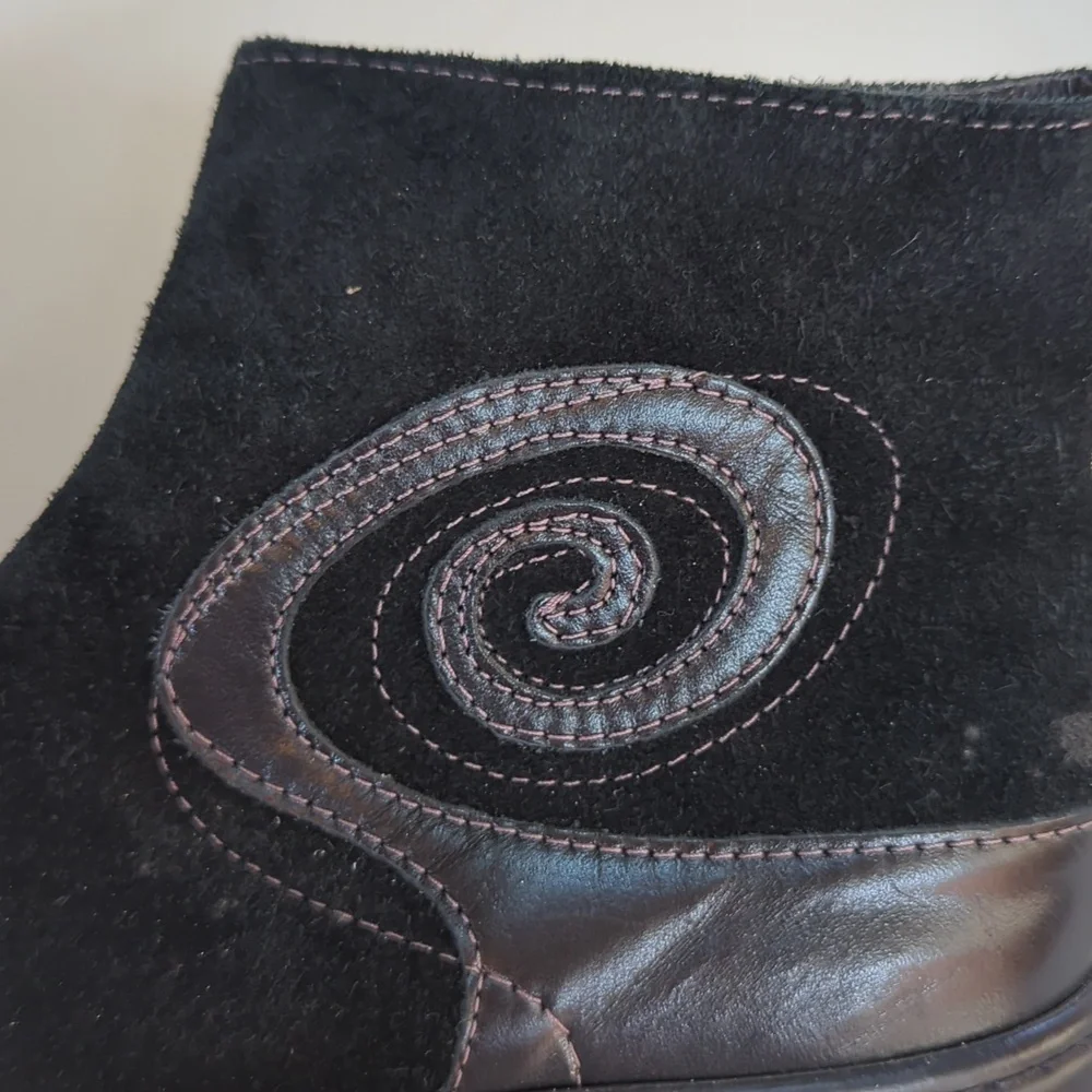 Naot, Oyster, Black Suede/Leather Booties. Sz40/9-9.5 - Picture 5 of 12